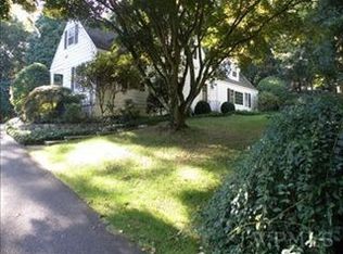 3 Appletree Hl, Mount Kisco, NY 10549