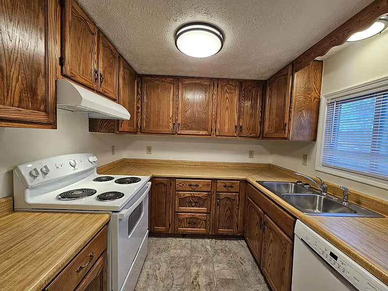 701 W High St #1/2 — Photo 11