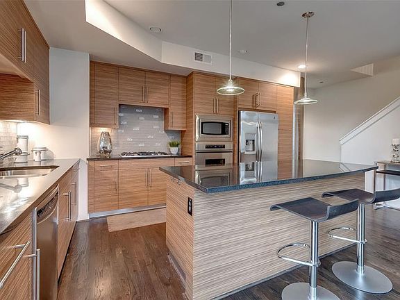 3rd image of 5005 Hidalgo St Unit 412