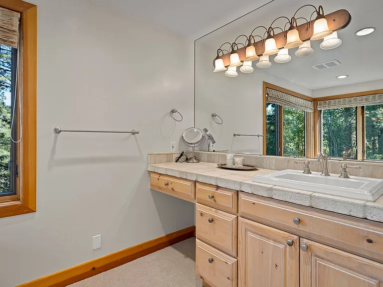 577 Eagle Dr — Photo 17