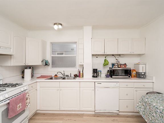 4th image of 3125 SW 2nd St