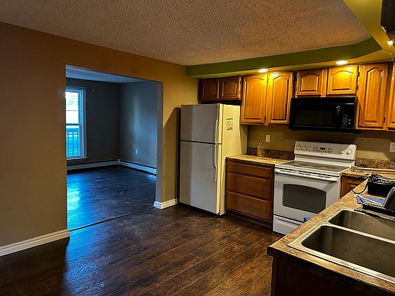 4th image of 125 E Grand Ave