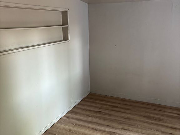 5th image of 354 E Lambourne Ave