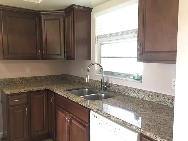 Kithchen with granite countertops