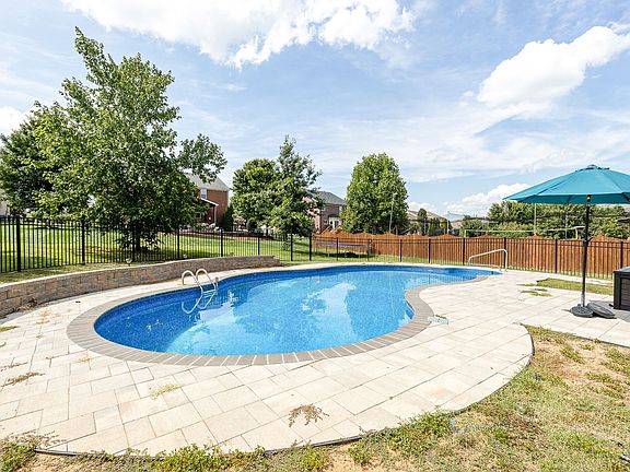 4th image of 1025 Cantwell Pl
