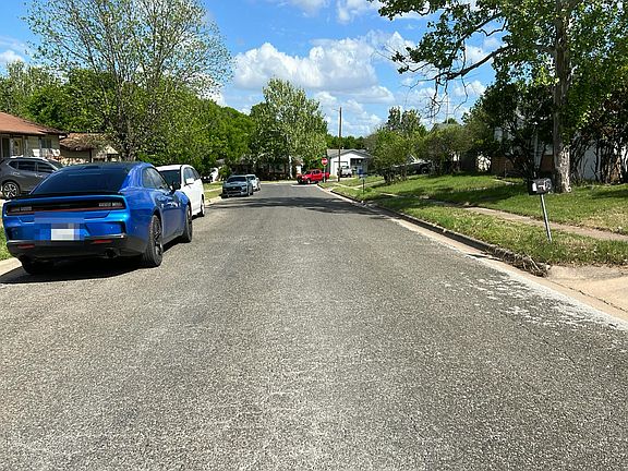 5th image of 2105 Terrace Dr