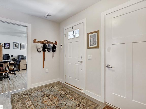 2nd image of 503 Harwood Ct