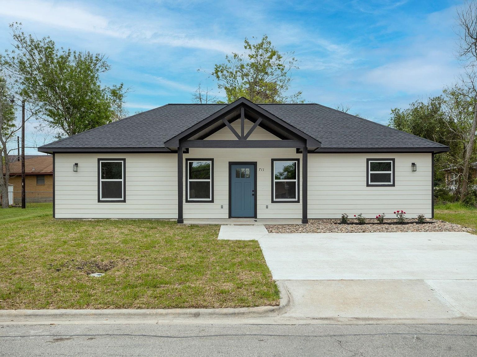 711 Martin Luther King Pkwy, Brenham, TX 77833 | MLS #73832206 | Zillow