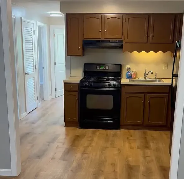 24 Apache Way — Photo 2