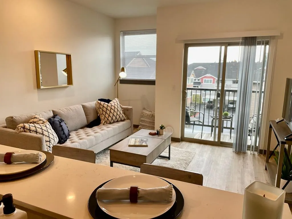 1 bed, 605 sqft, $1,900 — Photo 3