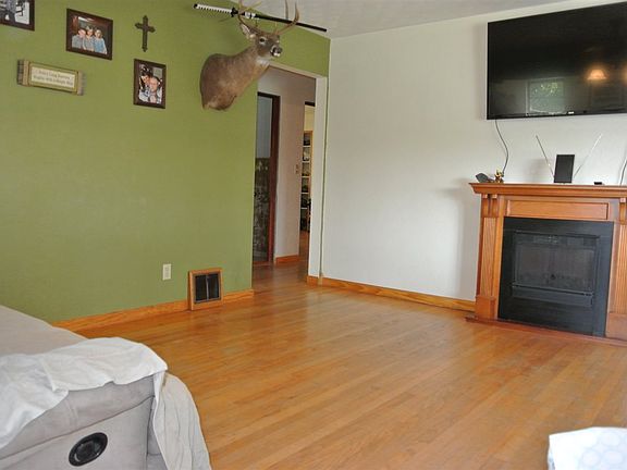 3rd image of 1096 County Road 403