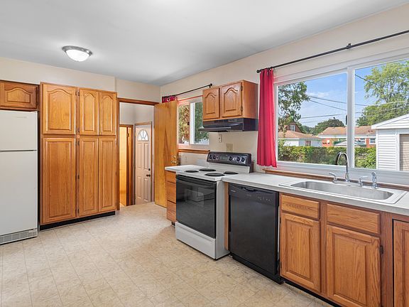 5th image of 31100 W Chicago St