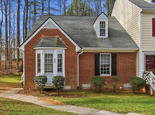 101 Hedgerow Ct, Cary, NC 27513