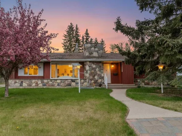 3515 W 43a Ave, Red Deer, AB T4N 3E9
