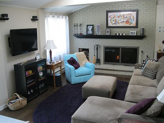 family room w/fireplace