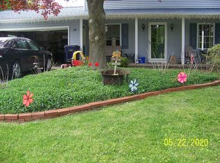 15 Windrush Valley Rd, Fairport, NY 14450