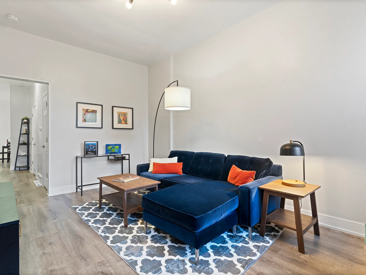 2 bed, 1050 sqft, $2,000 — Photo 3