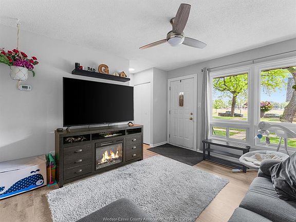 4th image of 256 Victoria St S #32