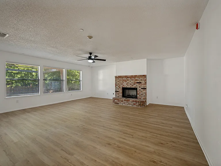 5518 Heathercrest Dr — Photo 11