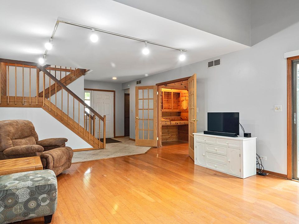1st image of 244 Amberwood Ct