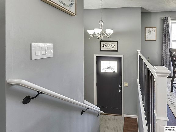 3rd image of 7914 Heather Ave