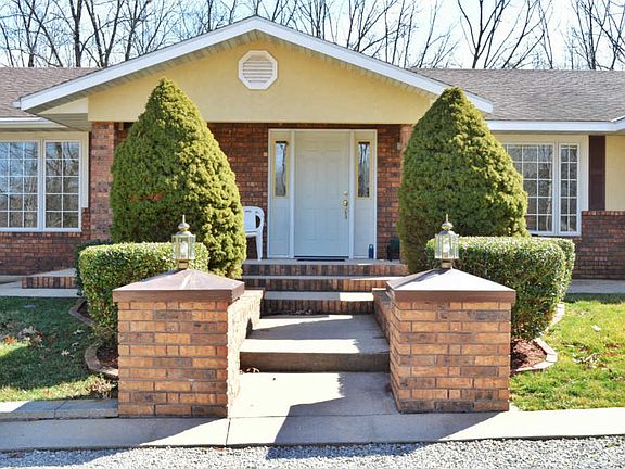 2nd image of 82 Whispering Oaks Dr