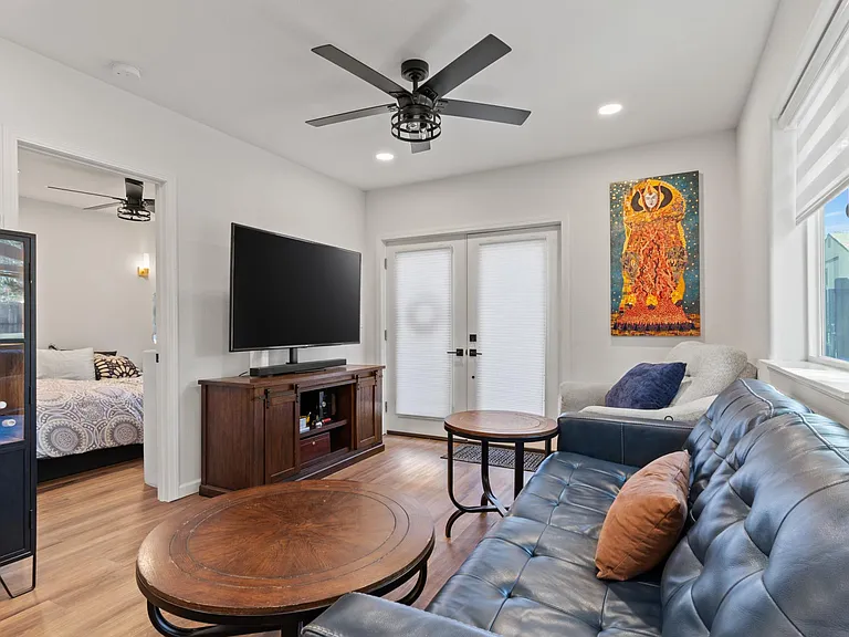 1634 W Swain Rd — Photo 14
