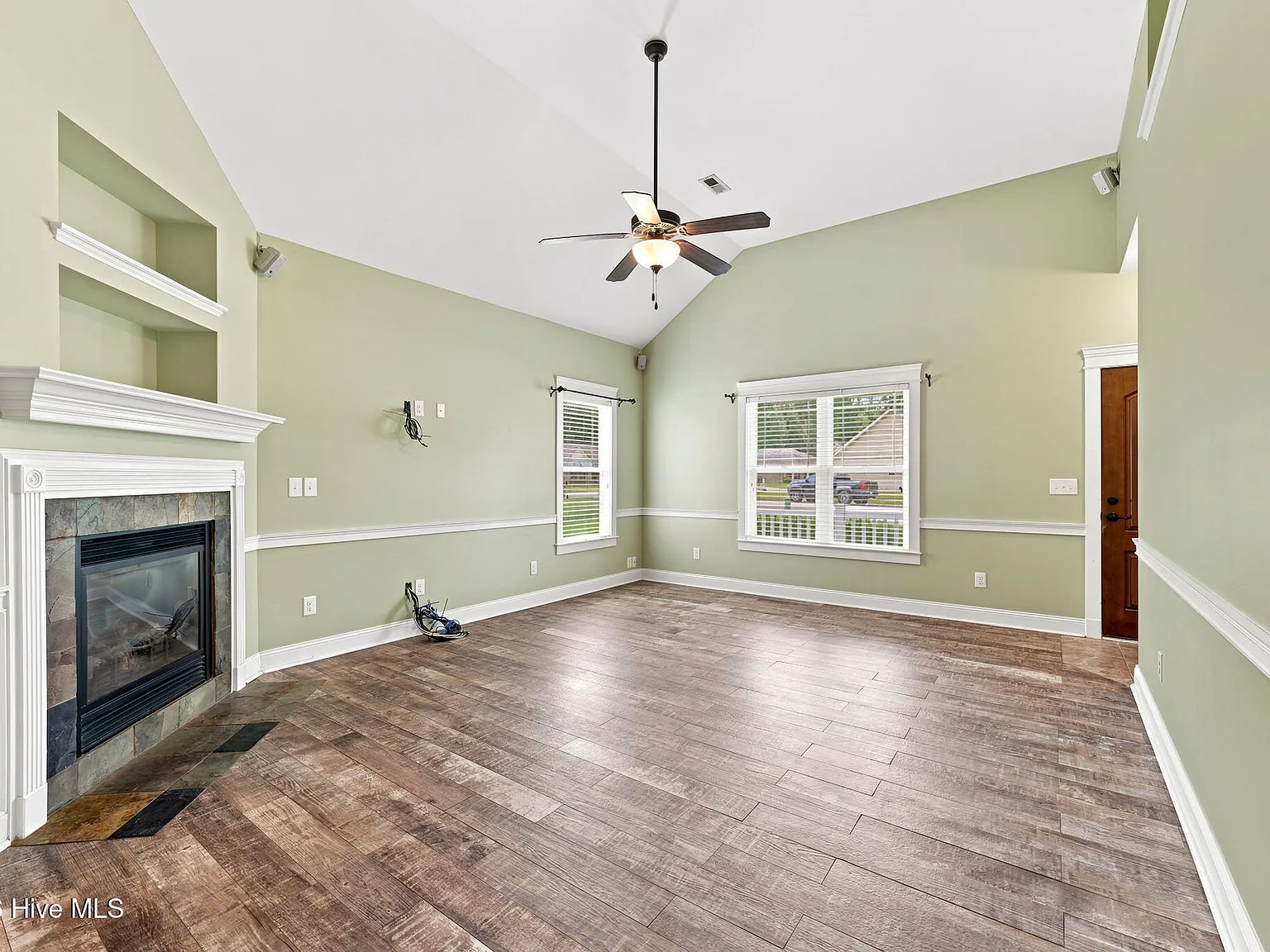 3 bed, 2.0 bath, $2,100 — Photo 4