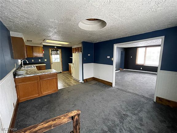 3rd image of 517 Maple St