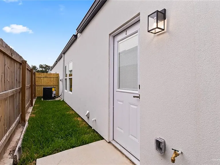 2605 Woodpecker St #4 — Photo 16