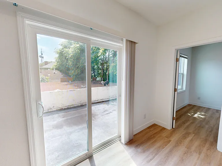 521 W Macarthur Blvd #12 — Photo 6