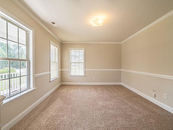 4th image of 327 Star Hill Dr