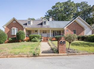 2569 Leeshire Rd, Tucker, GA 30084