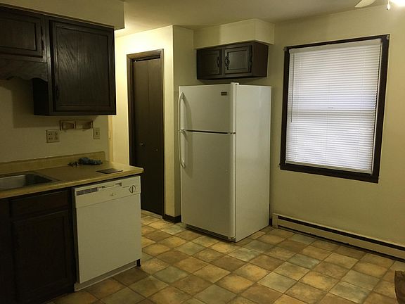 4th image of 100 N 8th St APT E