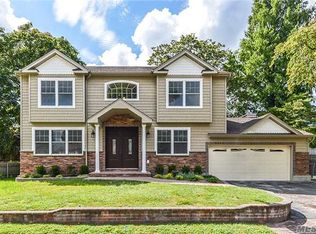 18 Townsend Pl, Syosset, NY 11791