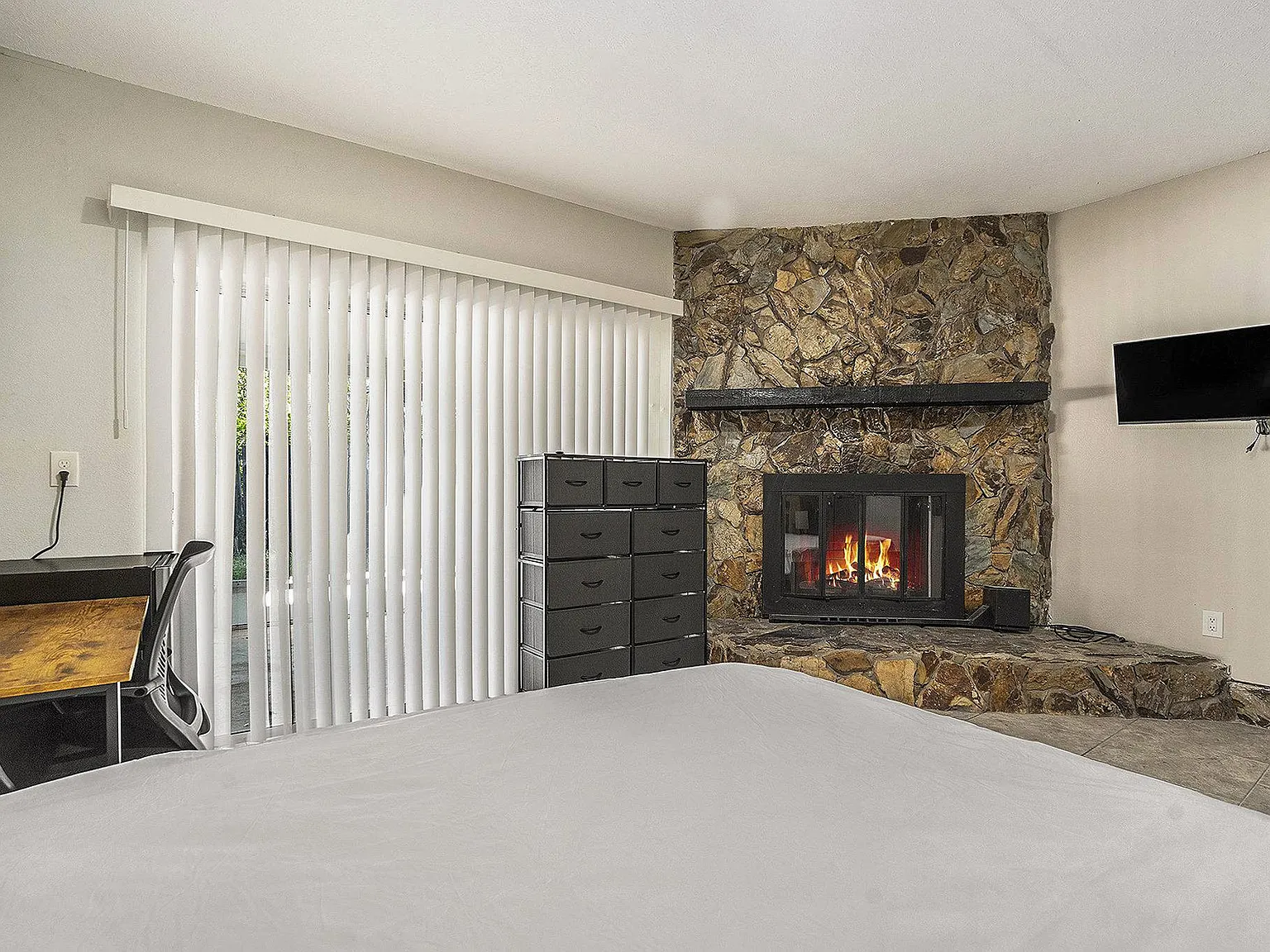 4 bed, 2.0 bath, 2264 sqft, $866 — Photo 3