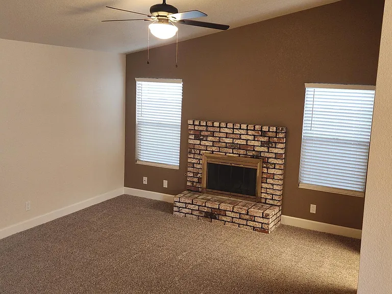 2090 N Berkeley Ave — Photo 2