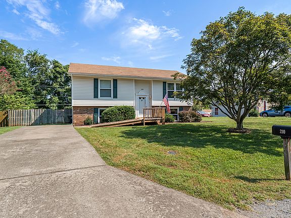 4th image of 210 Elmwood Dr
