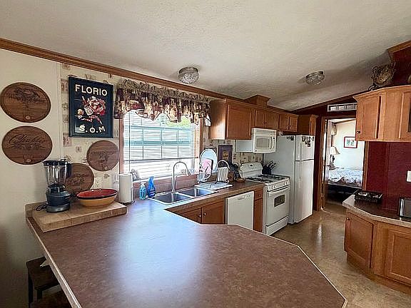 5th image of 1040 E Lake Rd #25