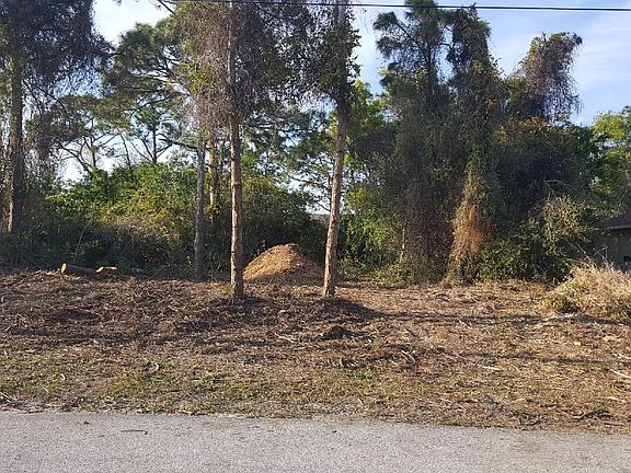 2nd image of 513 SE Fallon Dr