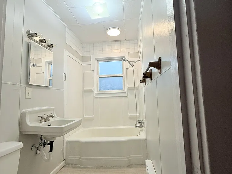 501 N Main St #6 — Photo 1