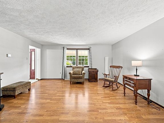 5th image of 1217 Pleasant St