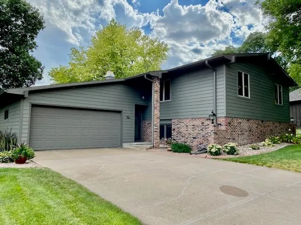 2 Sioux Ln, Kearney, NE 68847