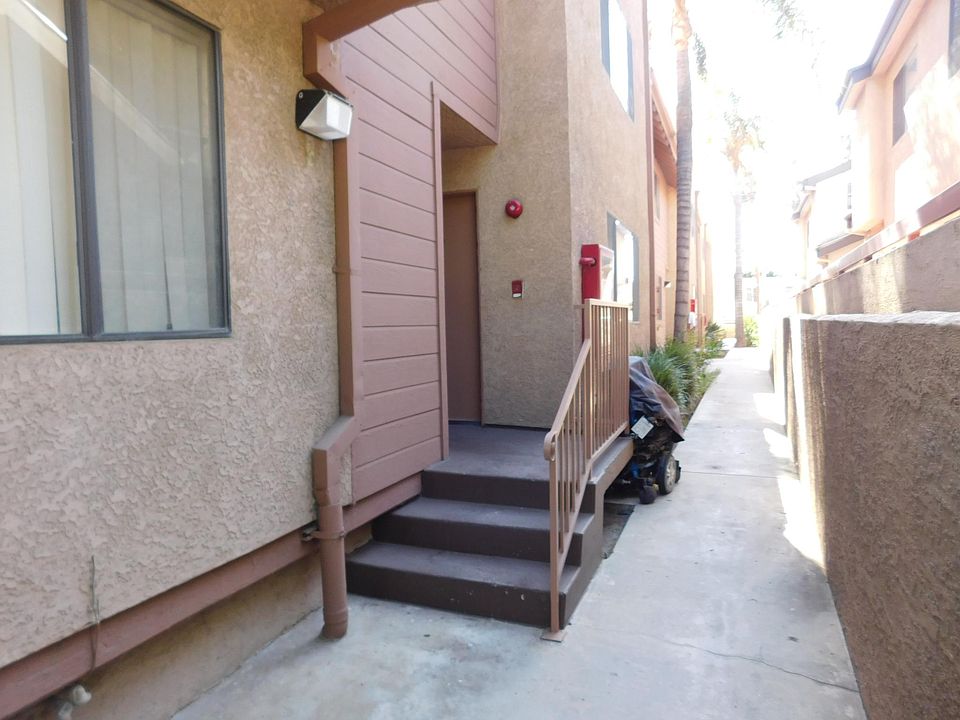 1st image of 1915 Vassar St APT 212