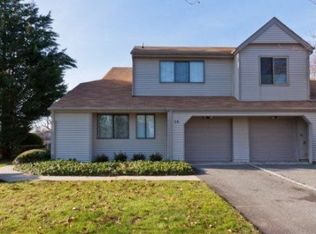 18 Lakeridge Dr, Huntington, NY 11743