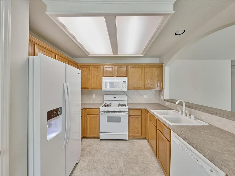 506 Elm Ridge Dr — Photo 16