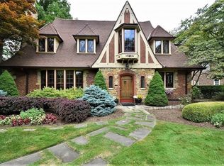 2869 Eaton Rd, Shaker Heights, OH 44122