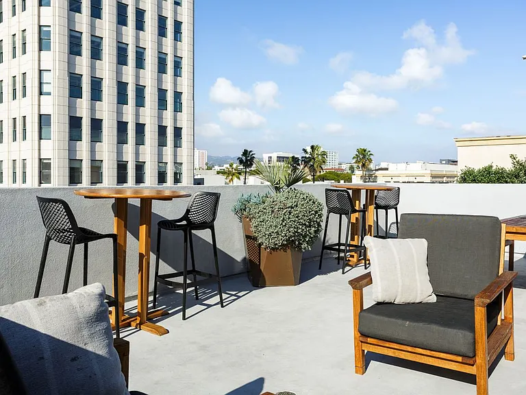 Mayfair Residences — Photo 10