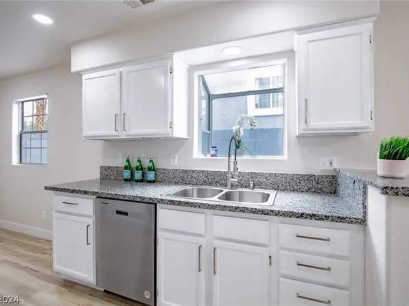 8429 Pacific Fountain Ave, Las Vegas, NV 89117