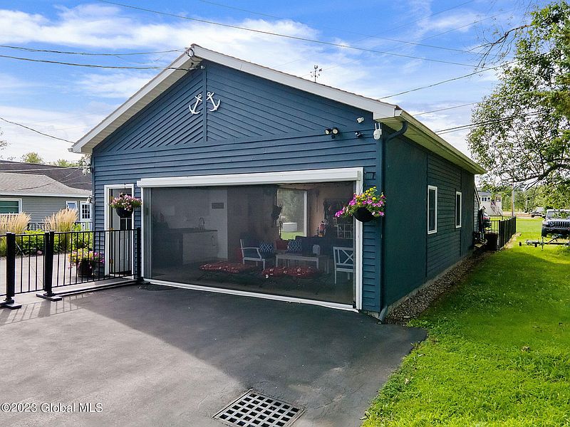 2nd image of 14 Riley Cove Road